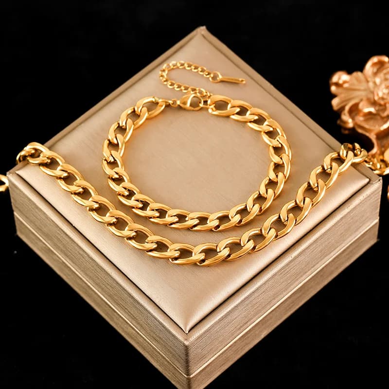 18K Gold Plated Chain Necklace and Bracelet Set